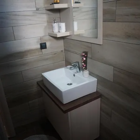 Apartment F10 Milmari